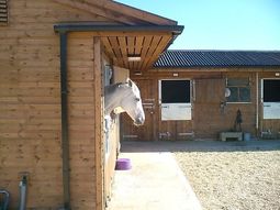 Deluxe Range &#039;L&#039; shaped stable block