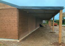 Deluxe Stable Block