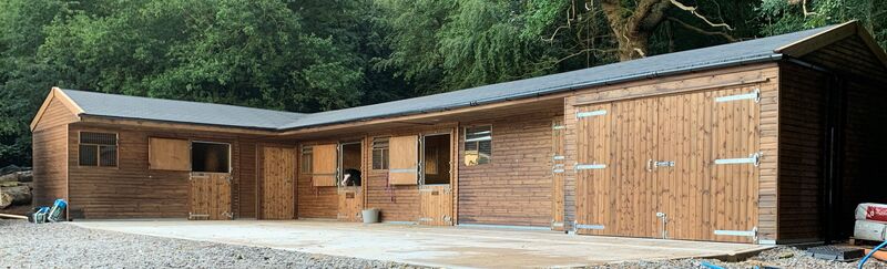 Leicestershire 'L' shaped stable with storage  image #1