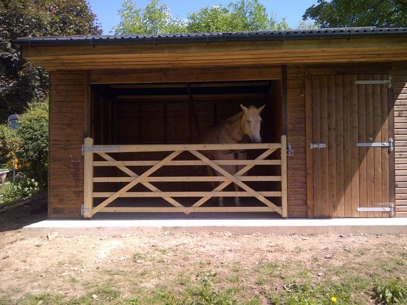 Open Fronted Field Shelter With Gate and Adjoining Tack Room