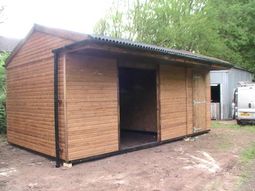 Part Enclosed Field Shelter with Adjoining Tack Room