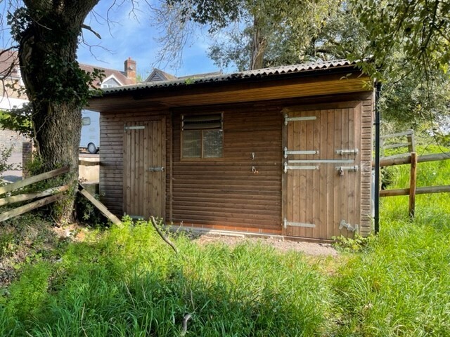 Single Stable 12ft x 12ft with adjoining tack room image #1