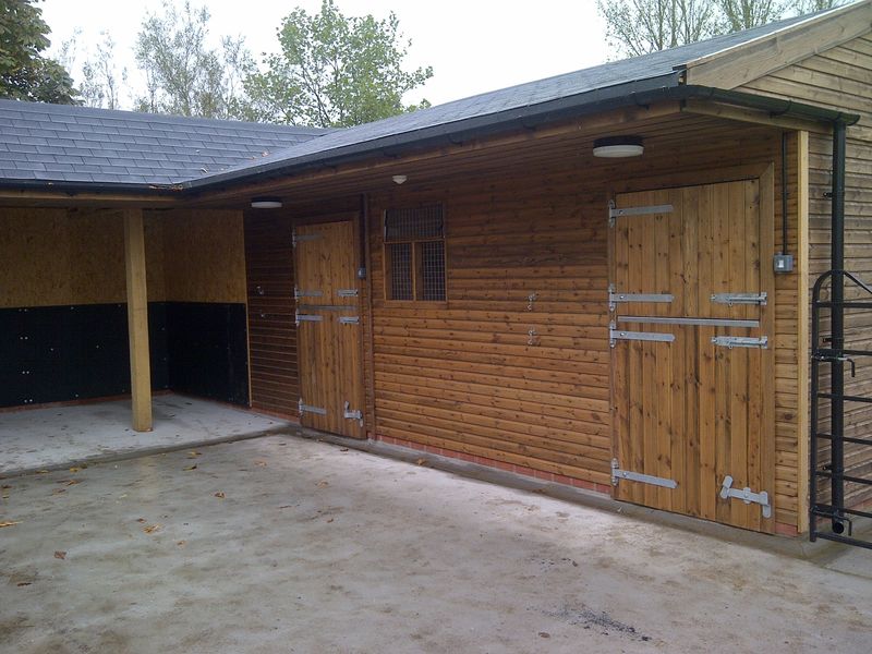 Deluxe Range 'L' shaped stable block image #3