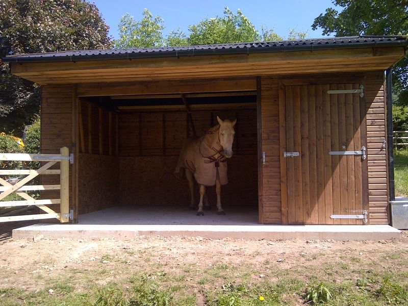 Open Fronted Field Shelter With Gate and Adjoining Tack Room image #2